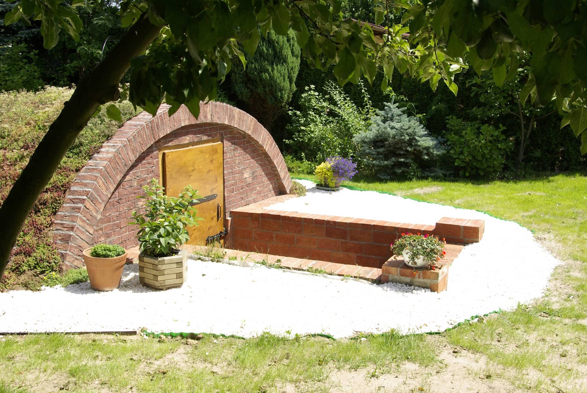 Ile kosztuje piwniczka ogrodowa i od czego zależy jej cena?