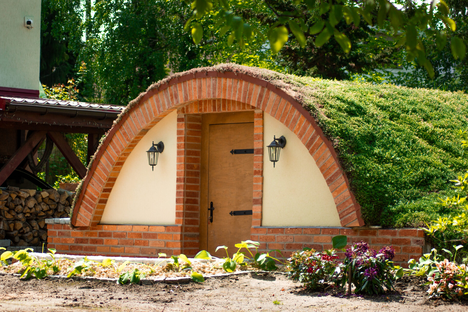 Jak dobrać drzwi do piwniczki ogrodowej?